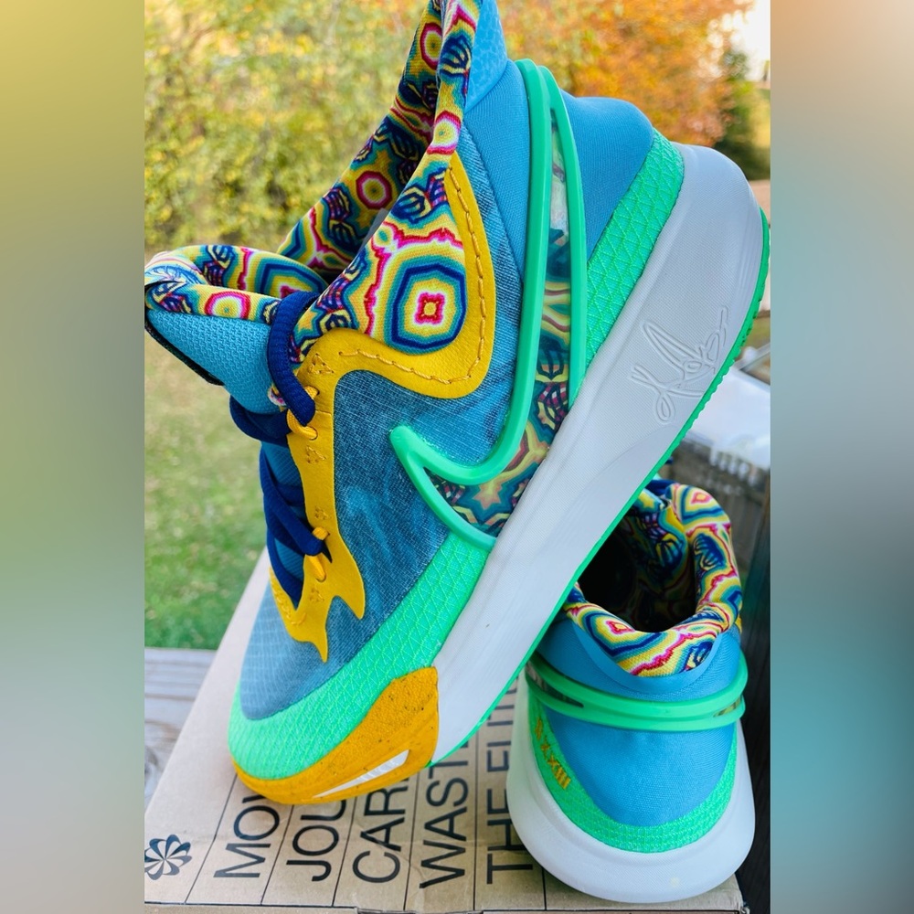 KYRIE 8 GO SE (GS)
BALTIC BLUE/MULTICOLOR
BLEU BALTIQUE/COULEUR MULTIPLE 6y 7.5w